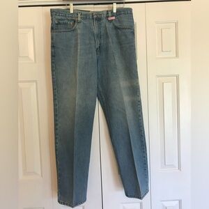 Levi’s 505 Regular Fit Classic Blue Denim Jeans. Medium Wash Color. Size 36x32.